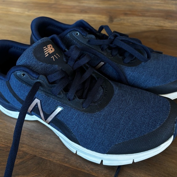 New Balance 711 V3 Womens Blue Running Shoes sz 7 - Picture 4 of 8